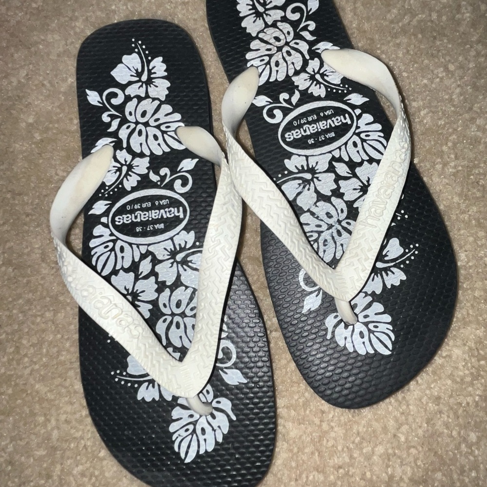 Havaianas Black and White Flip-Flop Sandals with Floral Design